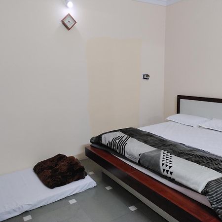 Ramashray Guest House 乌贾因 外观 照片