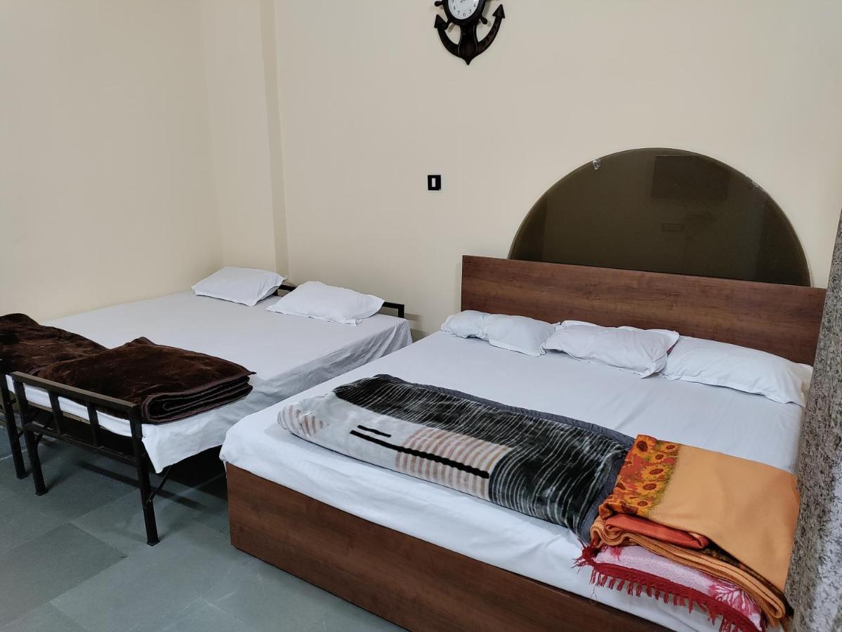 Ramashray Guest House 乌贾因 外观 照片